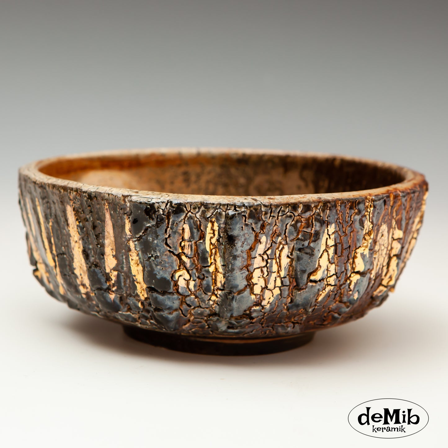 Woodfired Bowl with strong Textures and Gold