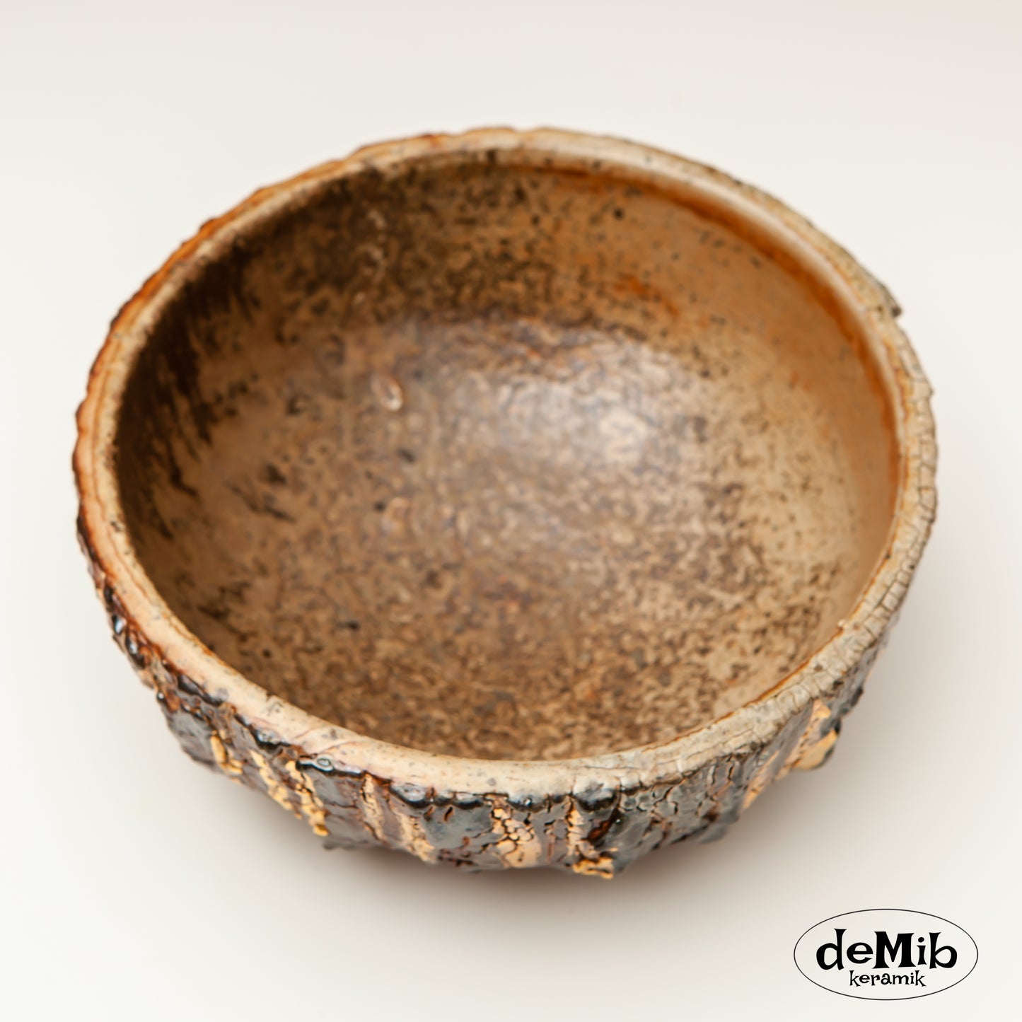 Woodfired Bowl with strong Textures and Gold