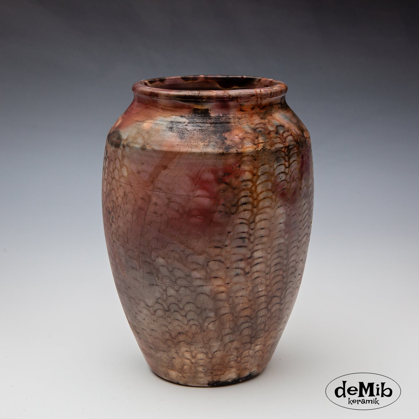 Pit Fired Vase with Mesh Pattern (18 cm)