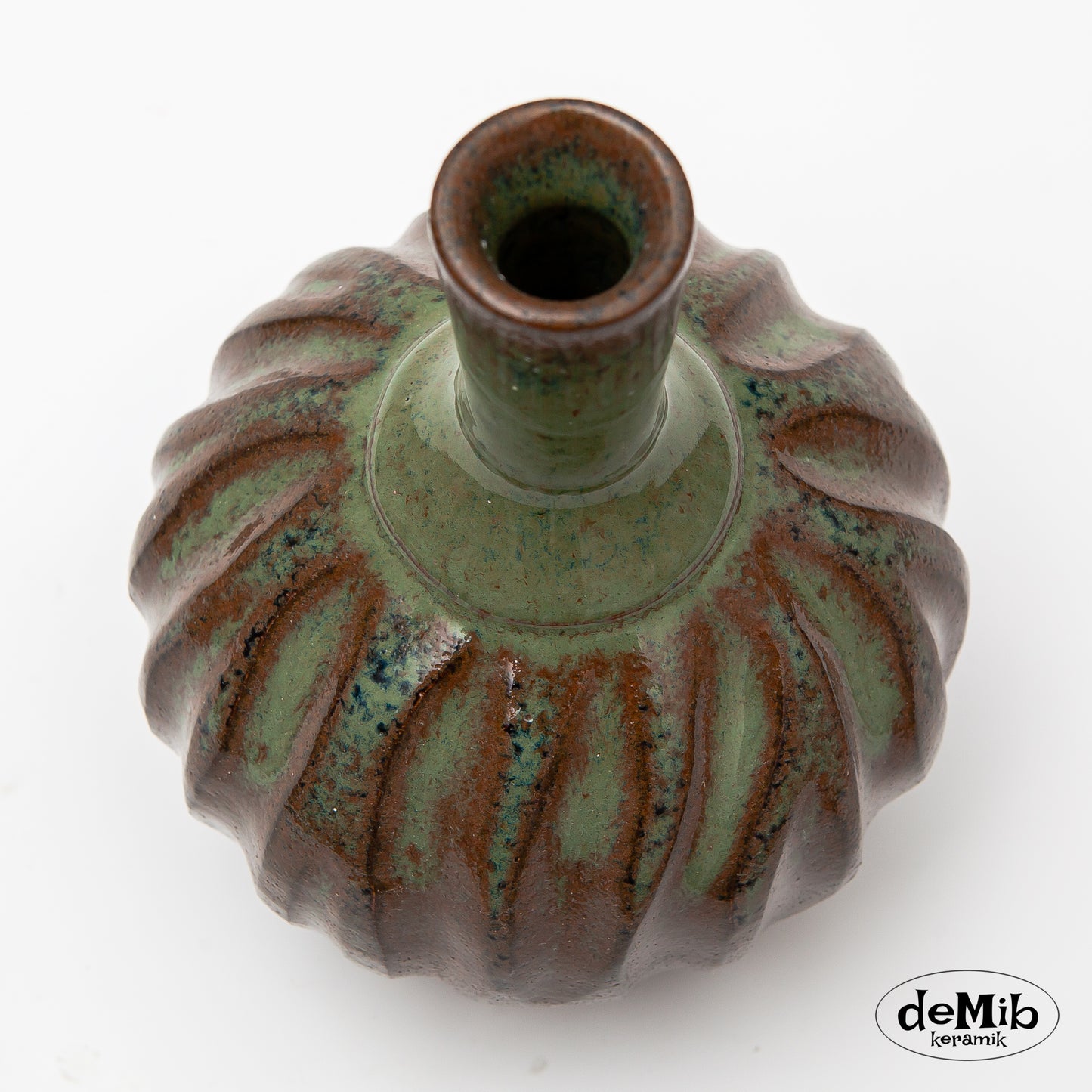 Small Carved Vase (18 c,m)