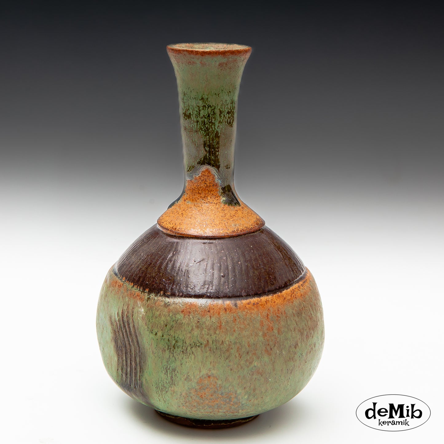 Small Vase in Interesting Colors (18 cm)