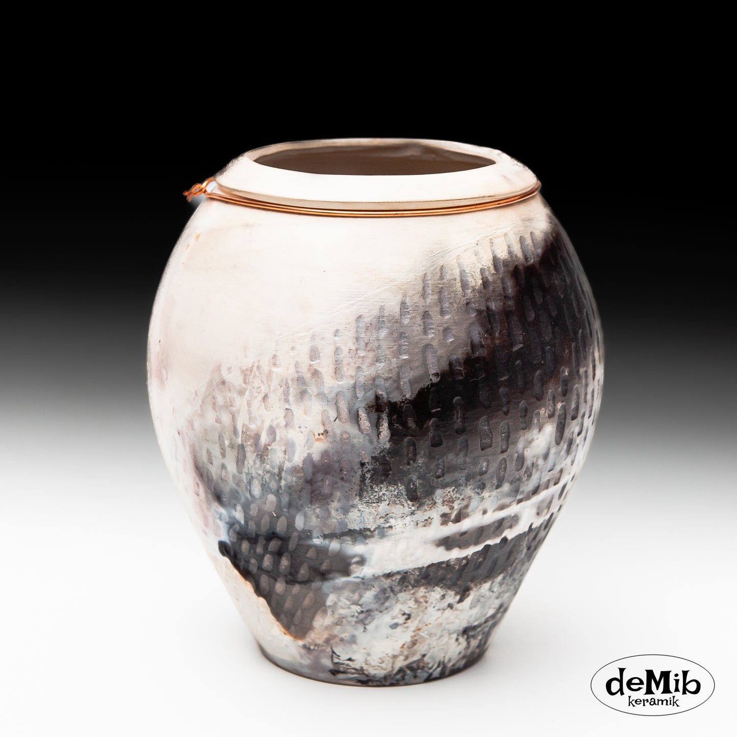 Carved & Pitfired Vase in Light Colors ((21 cm)