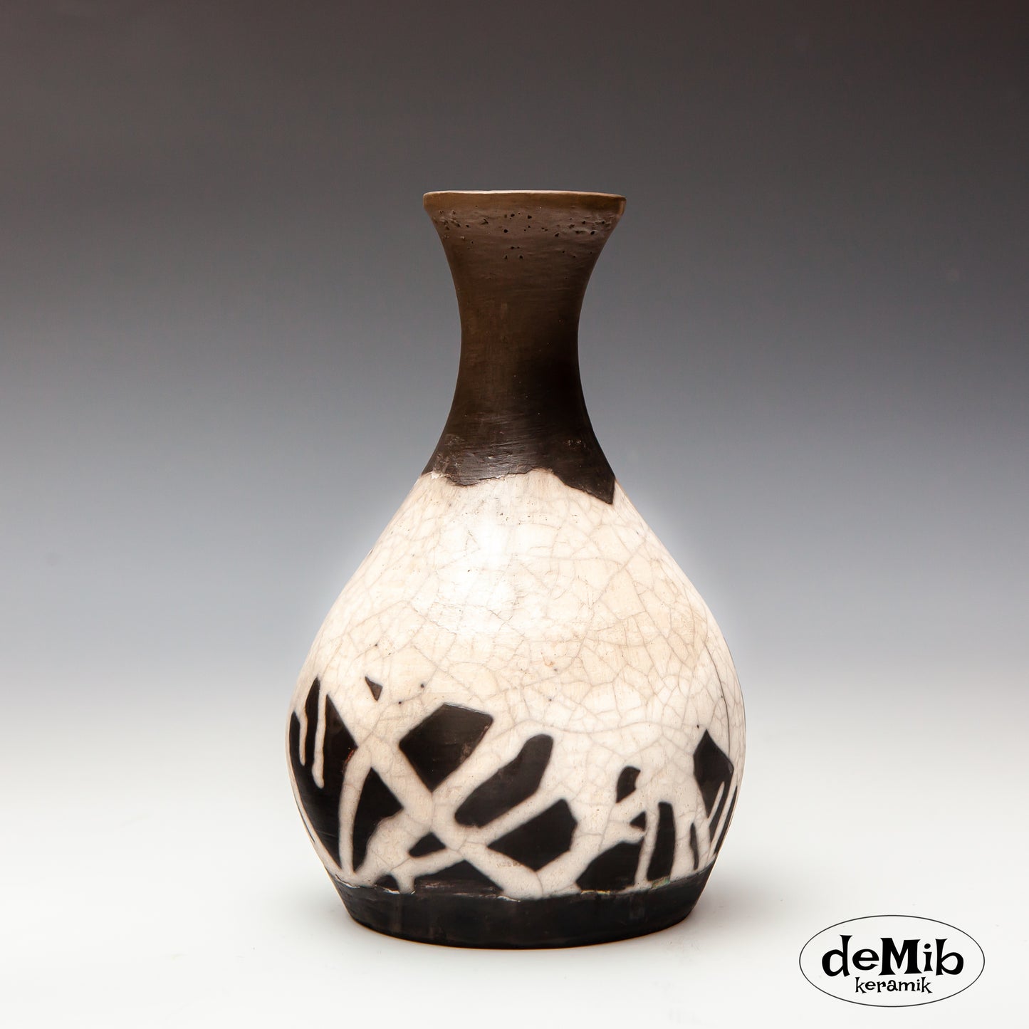 Raku vase i sort og hvid