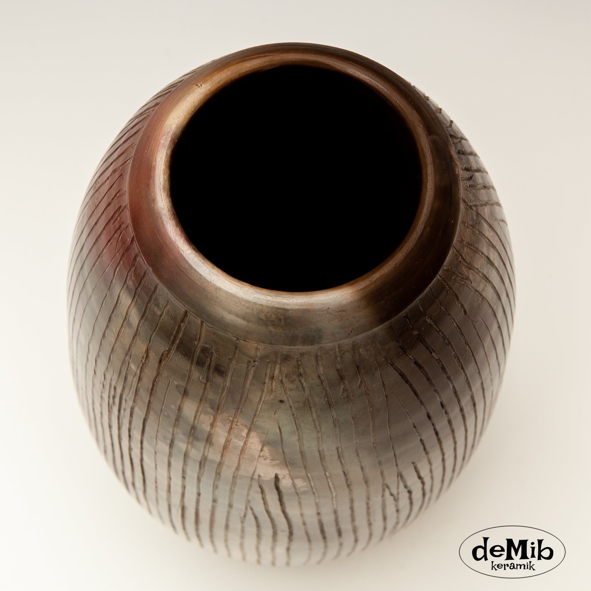 Carved Pit Fired Vase in Gray (23 cm)