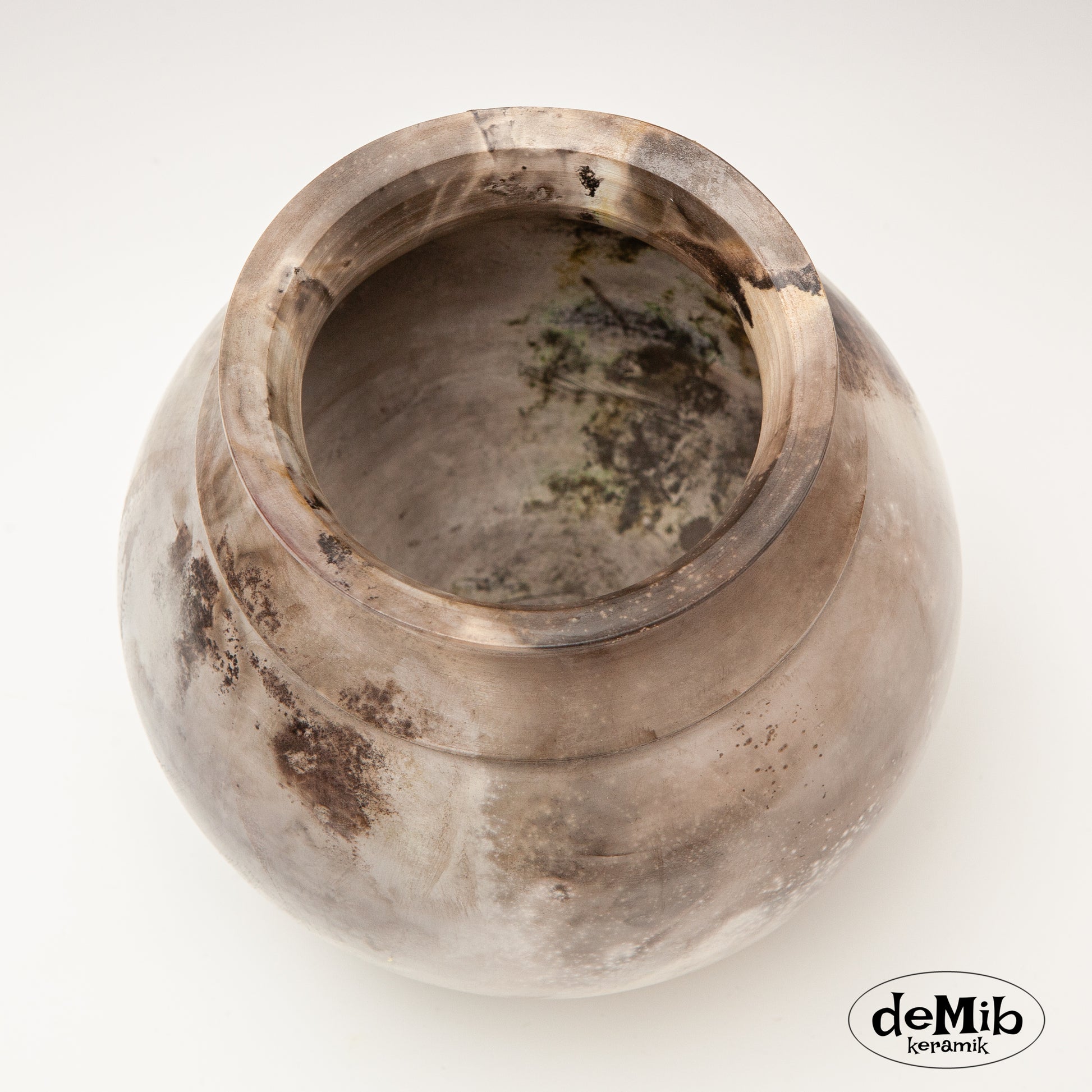 Elegant Round Pit Fired Vase (17 cm)