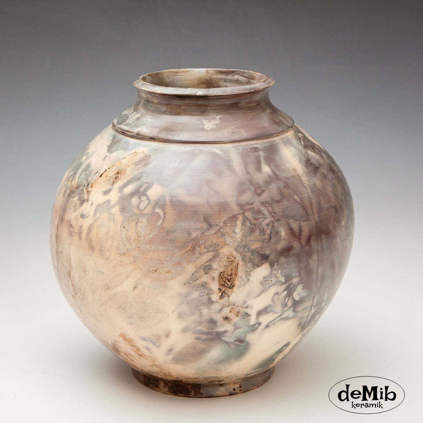 Round Pit Fired Vase in Porcelain