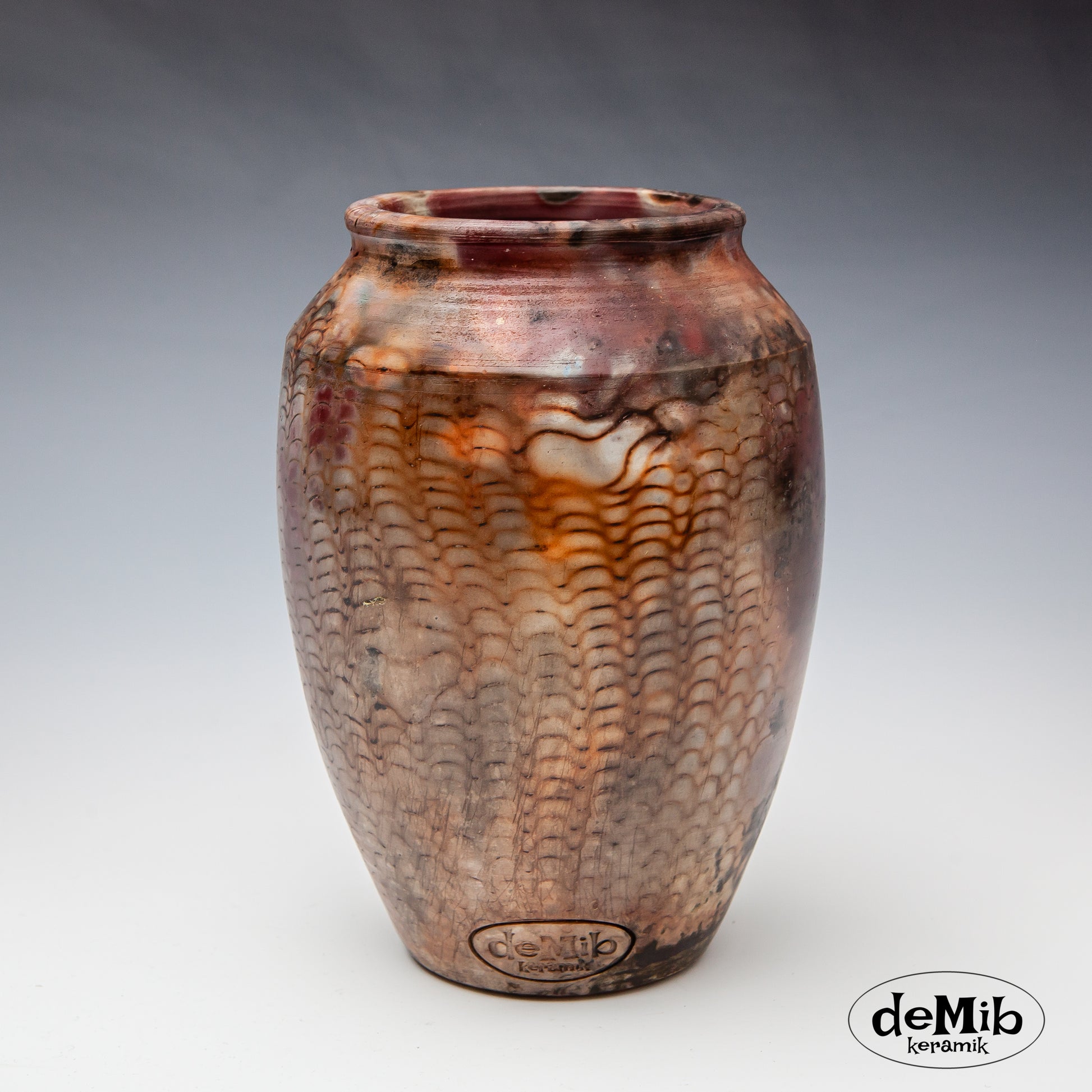 Pit Fired Vase with Mesh Pattern (18 cm)