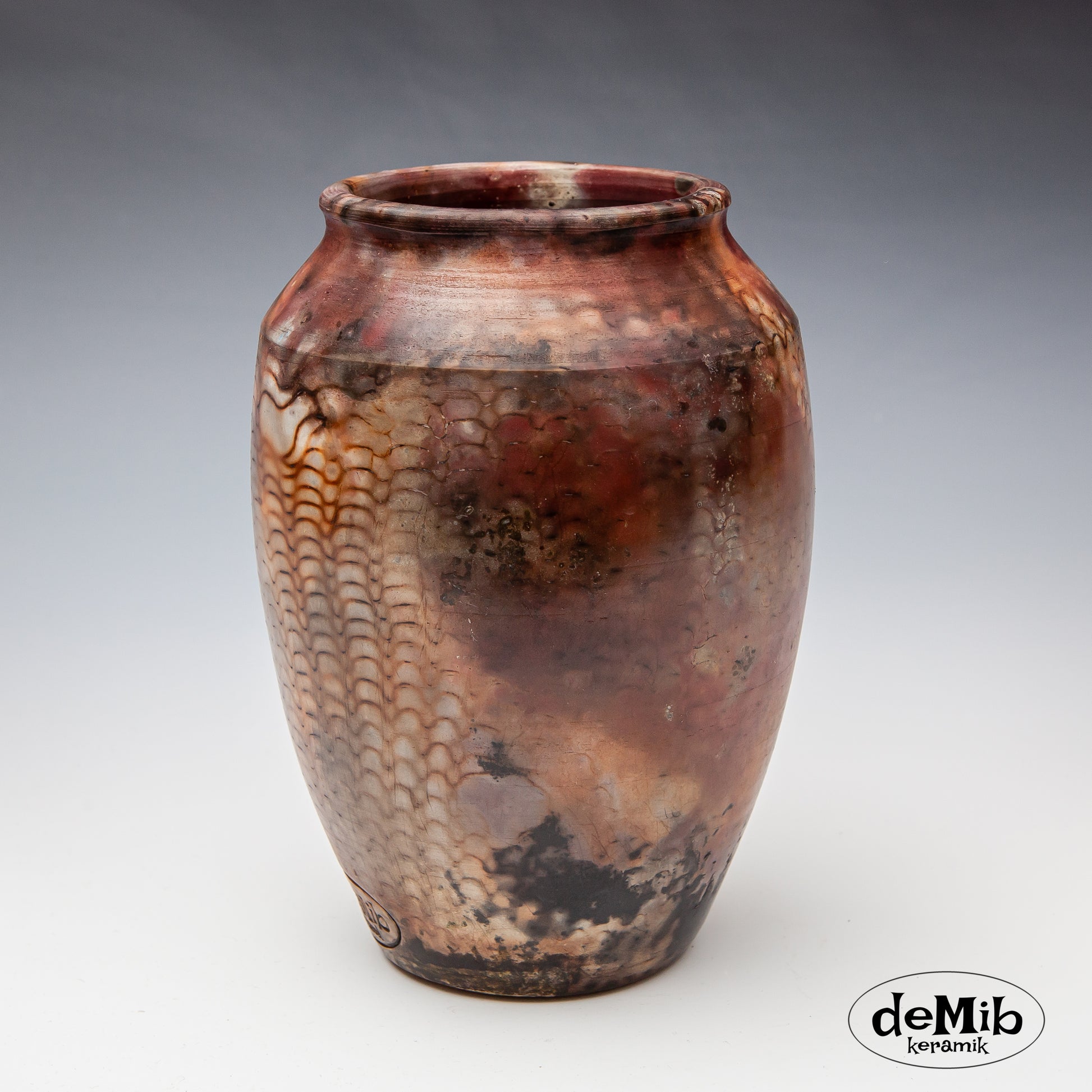 Pit Fired Vase with Mesh Pattern (18 cm)