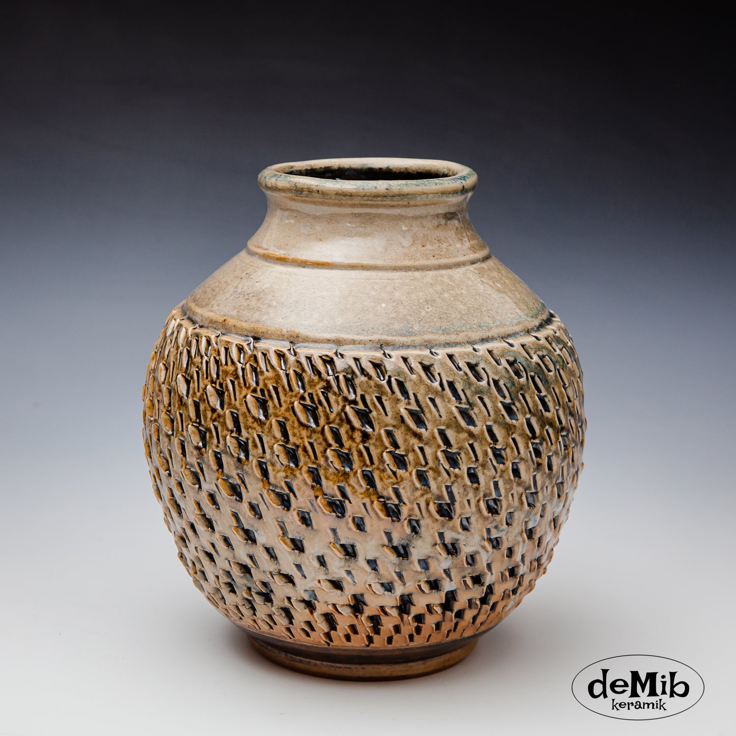 Strong Textured vase - Wood Fired (17 cm)