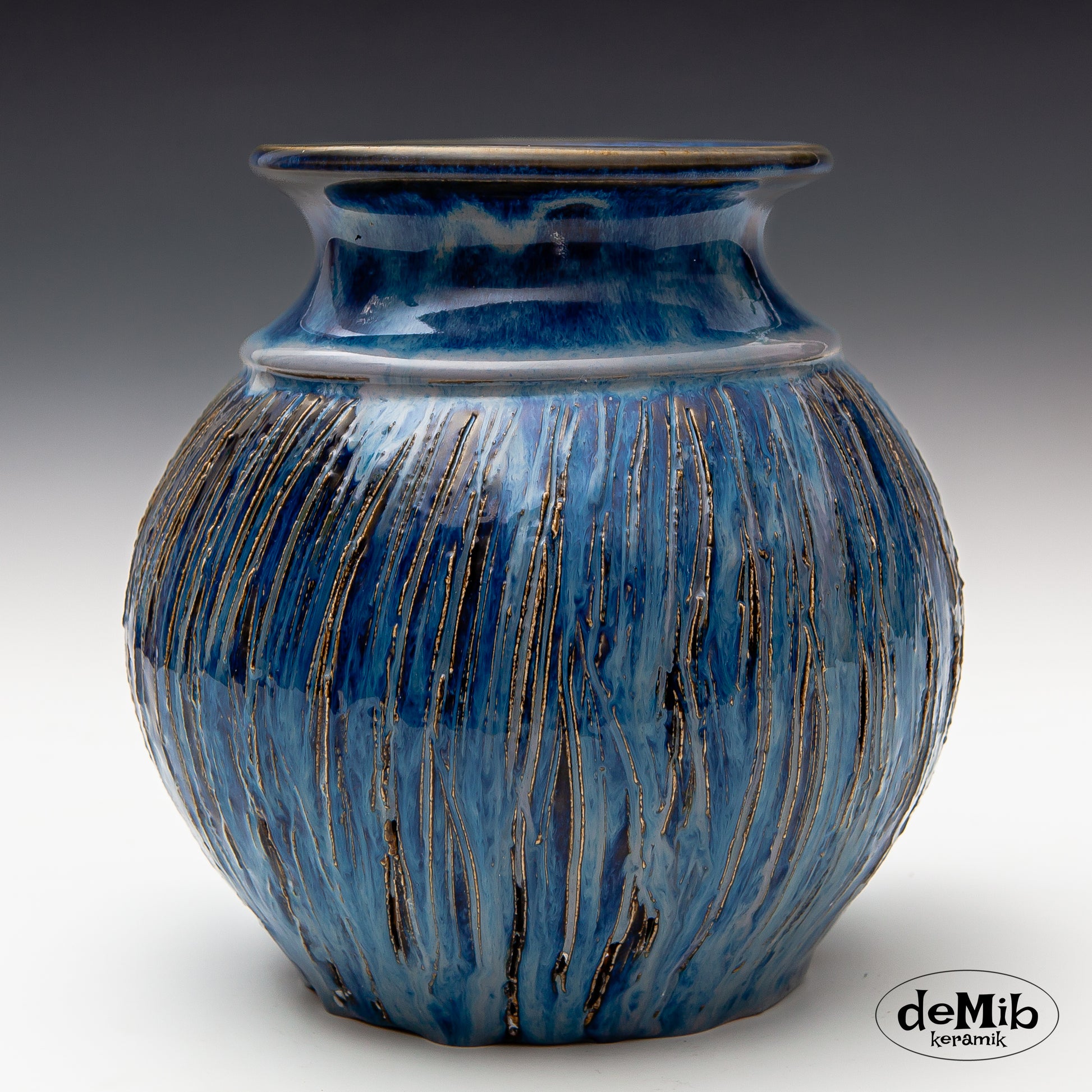 Textured Vase in Floating Blue (19 cm)