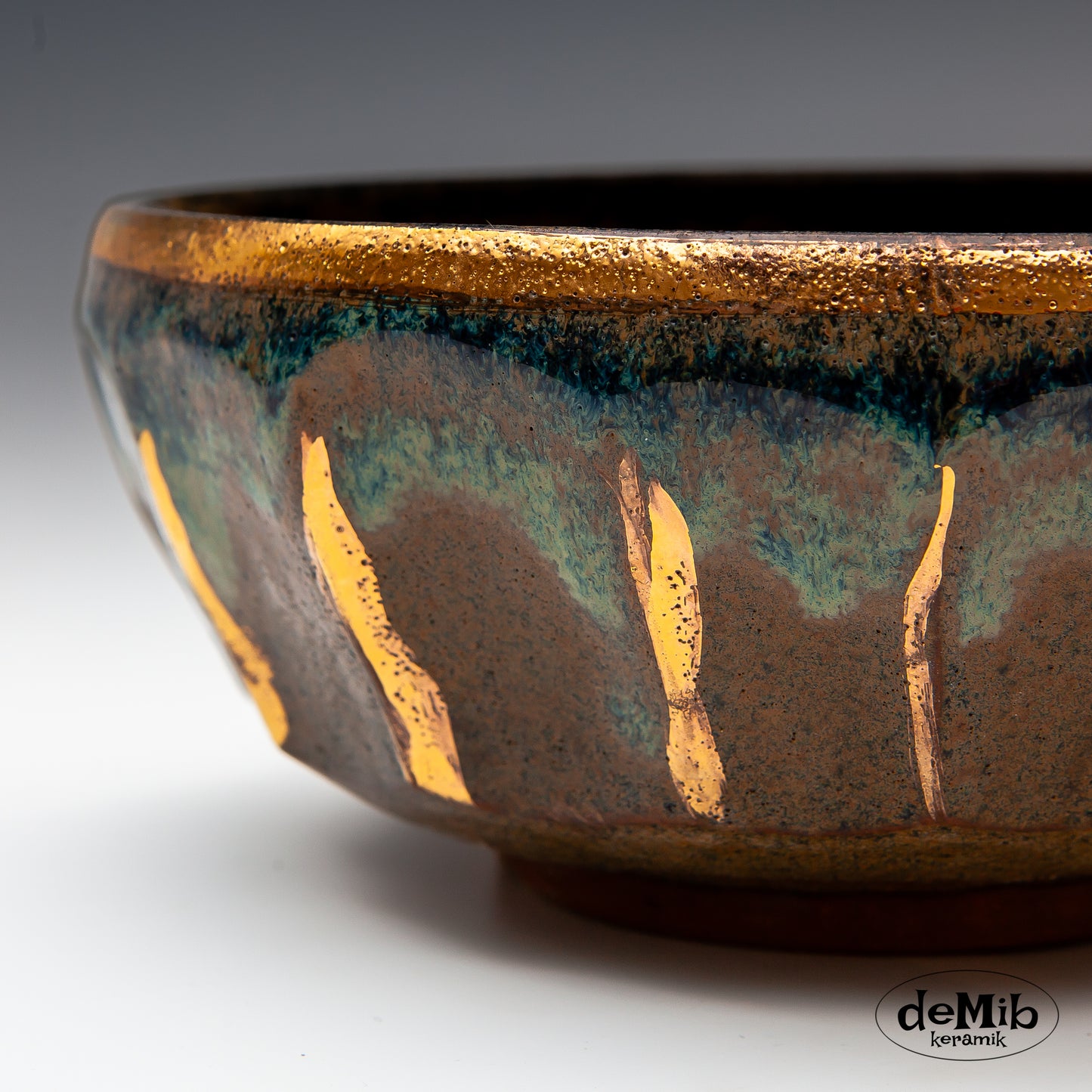 Facet Bowl with Floating Blue and Gold (19 cm)