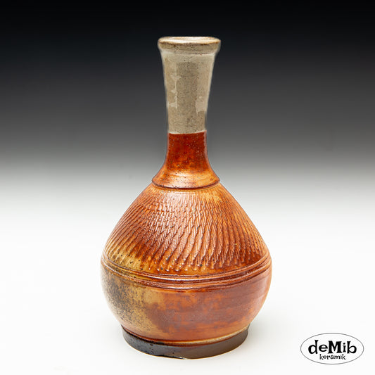 Smal Wood Fired Vase in Two Colors (19 cm)
