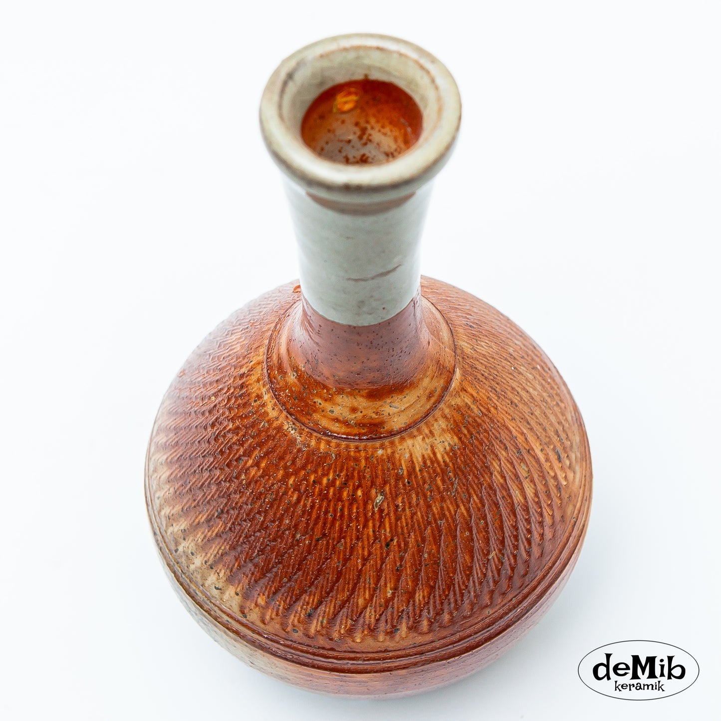 Smal Wood Fired Vase in Two Colors (19 cm)